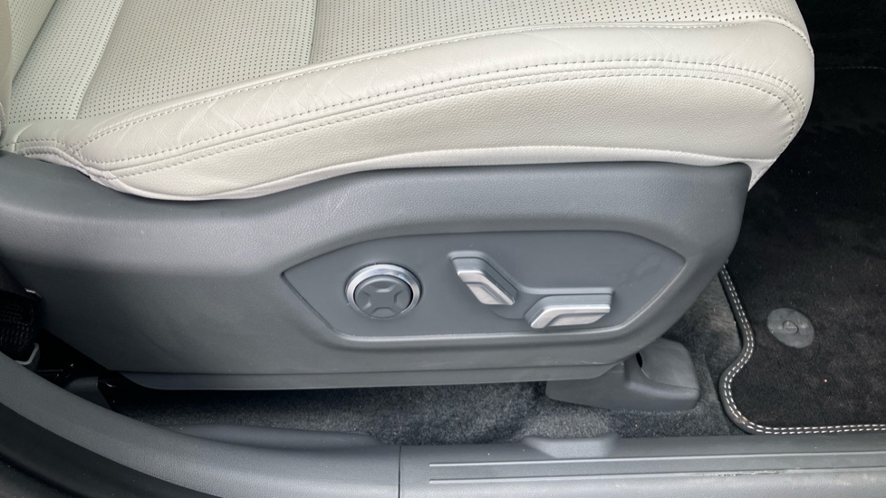 Hyundai SANTA FE 1.6 TGDi Plug-in Hybrid Ultimate 5dr 4WD Auto Estate - Image 39