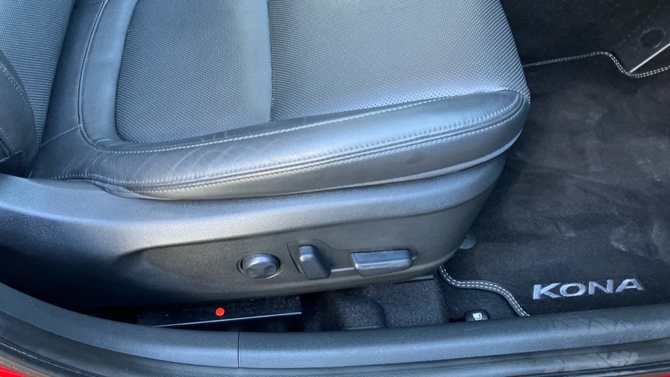 Hyundai KONA 1.0 TGDi 48V MHEV Ultimate 5dr Petrol Hatchback - Image 32