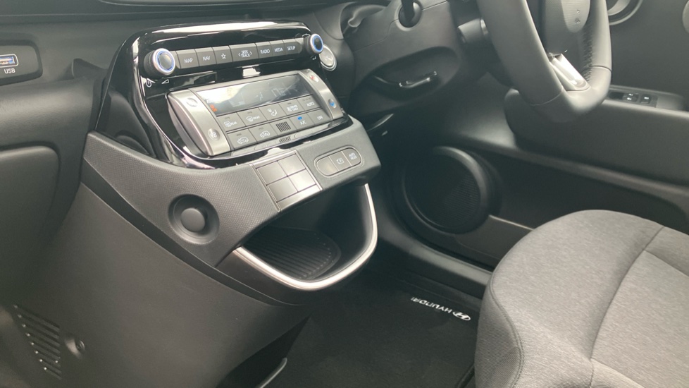 Hyundai INSTER 71kW 01 42kWh 5dr Auto Electric Hatchback - Image 13