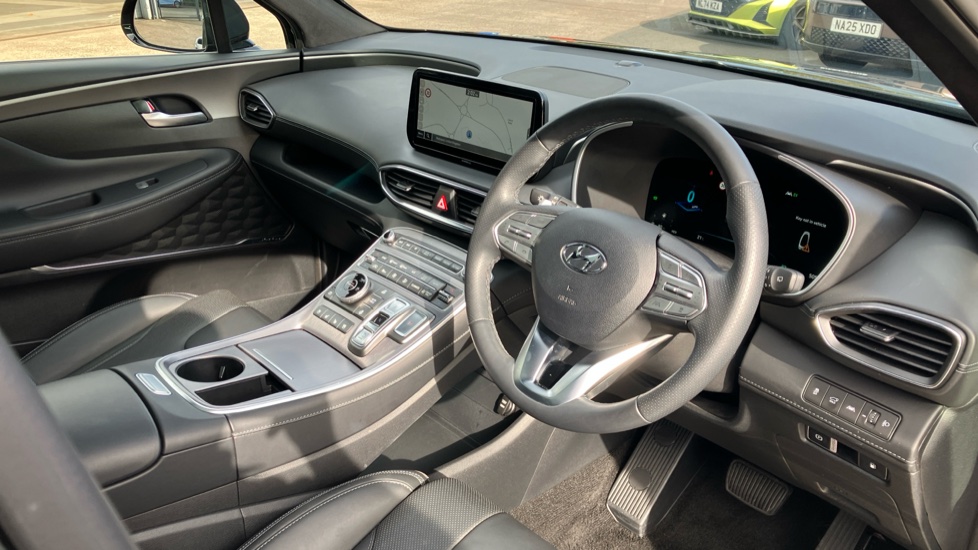 Hyundai SANTA FE 1.6 TGDi Plug-in Hybrid Ultimate 5dr 4WD Auto Estate - Image 11