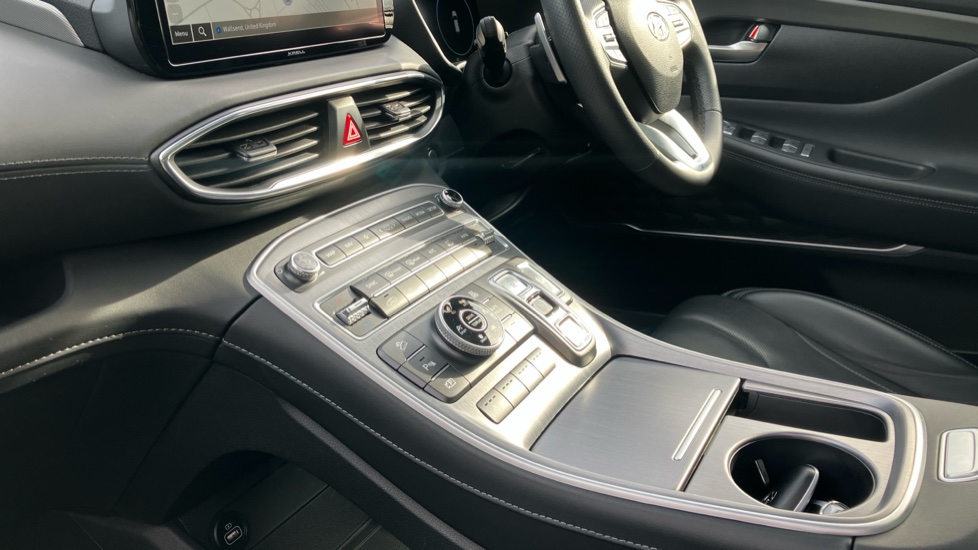 Hyundai SANTA FE 1.6 TGDi Plug-in Hybrid Ultimate 5dr 4WD Auto Estate - Image 13