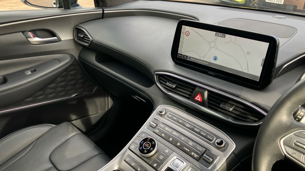 Hyundai SANTA FE 1.6 TGDi Plug-in Hybrid Ultimate 5dr 4WD Auto Estate - Image 14