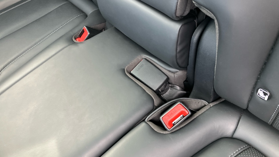Hyundai SANTA FE 1.6 TGDi Plug-in Hybrid Ultimate 5dr 4WD Auto Estate - Image 17
