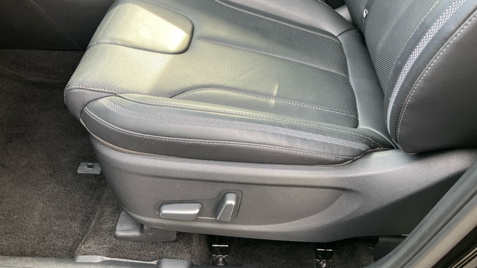 Hyundai SANTA FE 1.6 TGDi Plug-in Hybrid Ultimate 5dr 4WD Auto Estate - Image 26