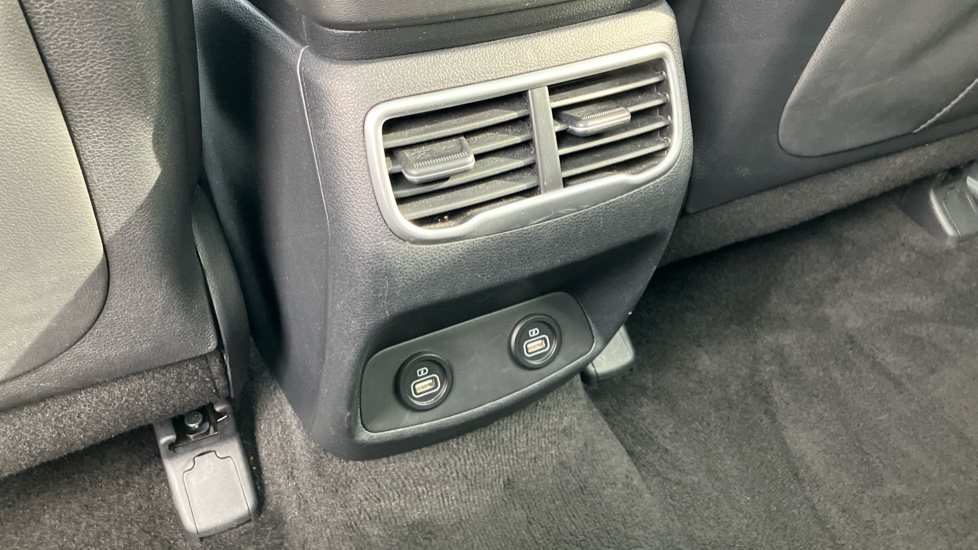 Hyundai SANTA FE 1.6 TGDi Plug-in Hybrid Ultimate 5dr 4WD Auto Estate - Image 29