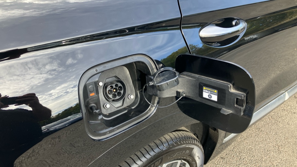 Hyundai SANTA FE 1.6 TGDi Plug-in Hybrid Ultimate 5dr 4WD Auto Estate - Image 33