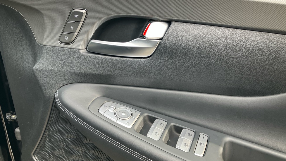 Hyundai SANTA FE 1.6 TGDi Plug-in Hybrid Ultimate 5dr 4WD Auto Estate - Image 36