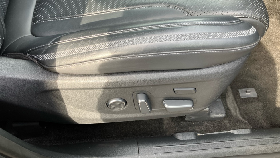 Hyundai SANTA FE 1.6 TGDi Plug-in Hybrid Ultimate 5dr 4WD Auto Estate - Image 37