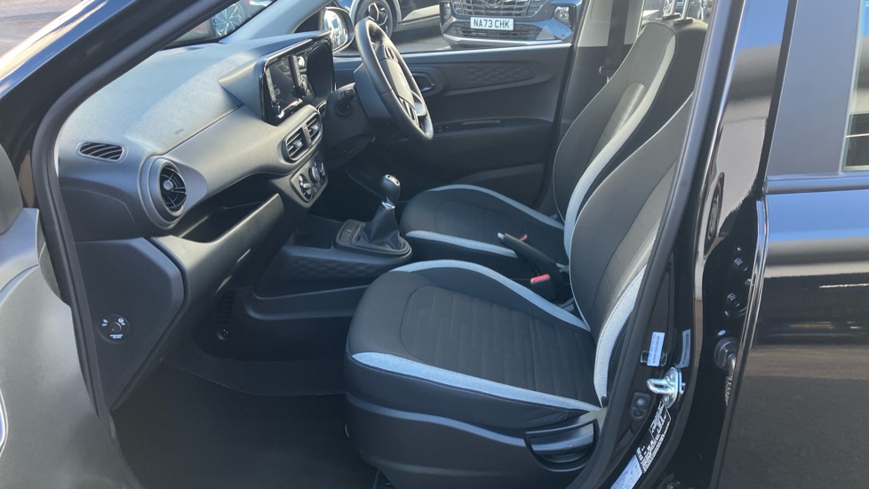 Hyundai i10 1.0 [63] Advance 5dr [Nav] Petrol Hatchback - Image 26