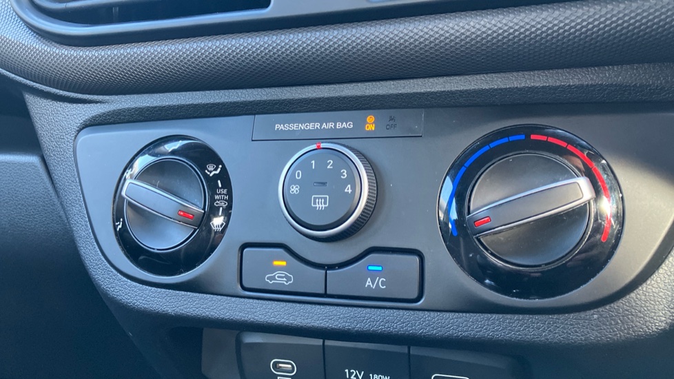 Hyundai i10 1.0 [63] Advance 5dr [Nav] Petrol Hatchback - Image 35