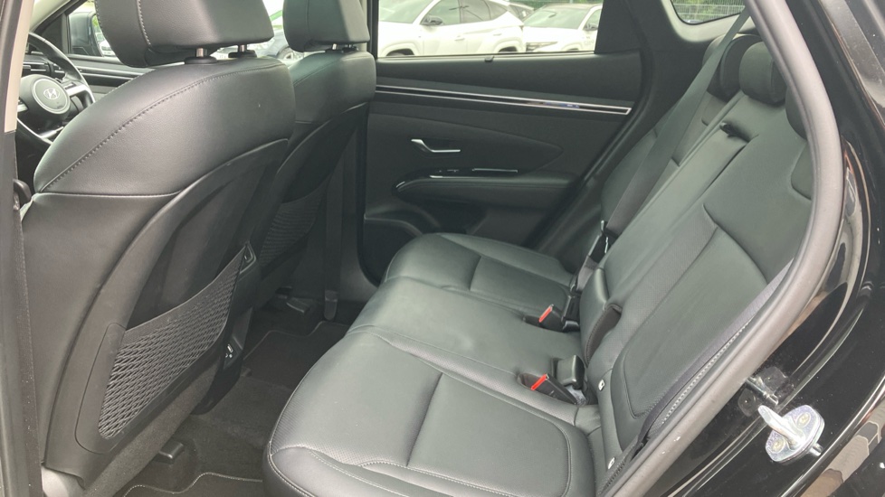 Hyundai TUCSON 1.6 TGDi 48V MHD Ultimate 5dr 2WD DCT Petrol Estate - Image 16