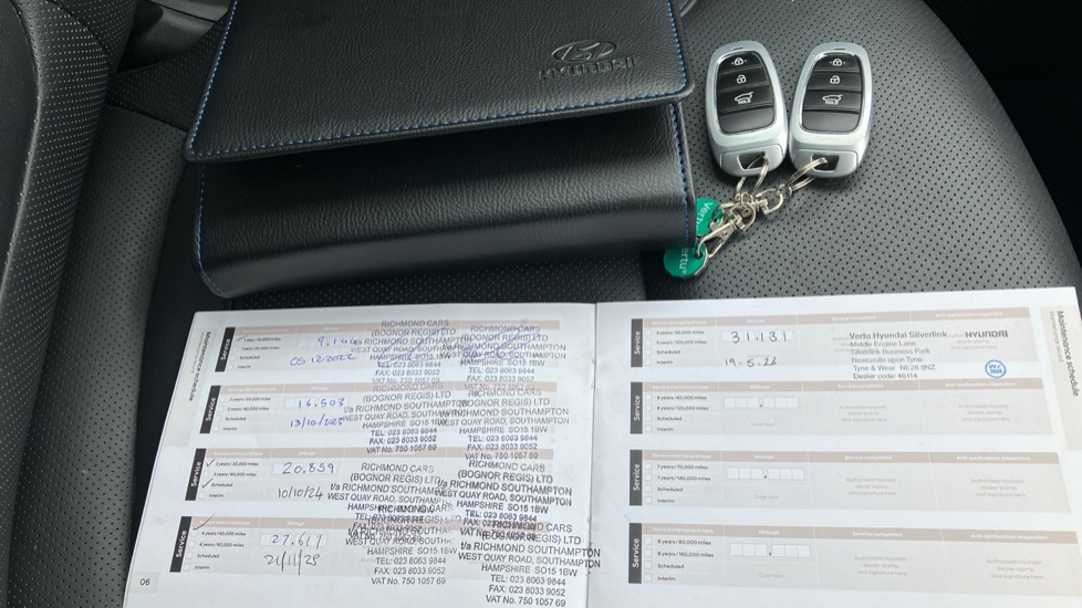 Hyundai TUCSON 1.6 TGDi 48V MHD Ultimate 5dr 2WD DCT Petrol Estate - Image 19