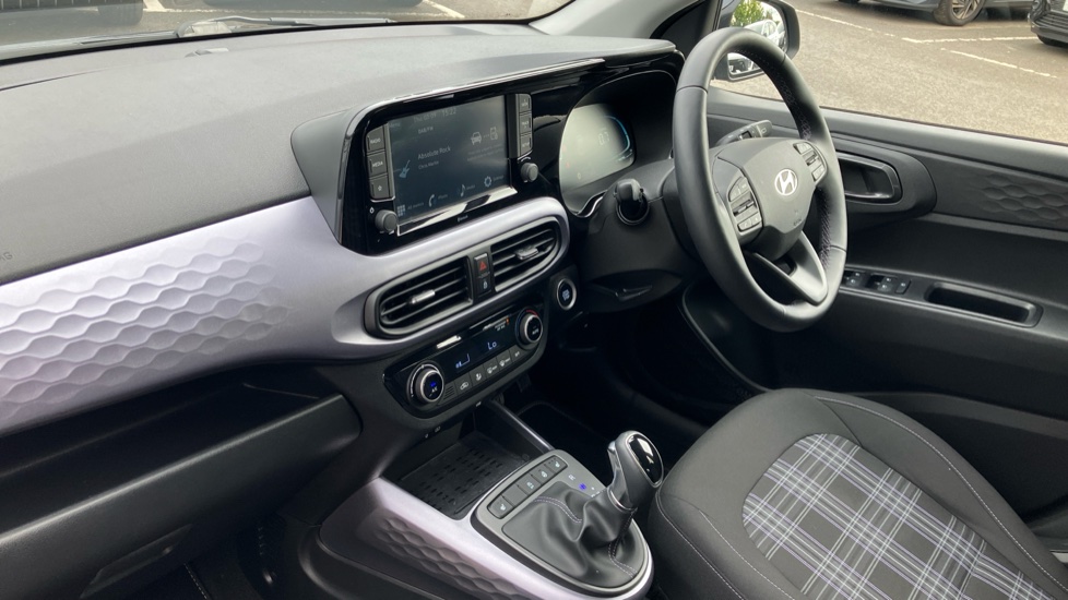 Hyundai i10 1.2 MPi Premium 5dr Auto Petrol Hatchback - Image 9