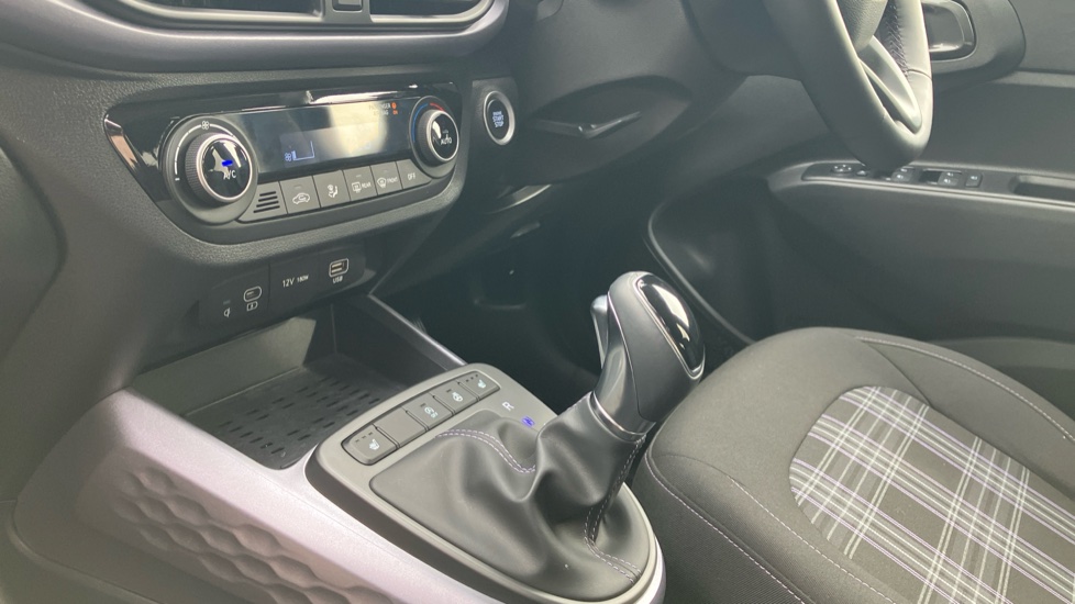 Hyundai i10 1.2 MPi Premium 5dr Auto Petrol Hatchback - Image 13