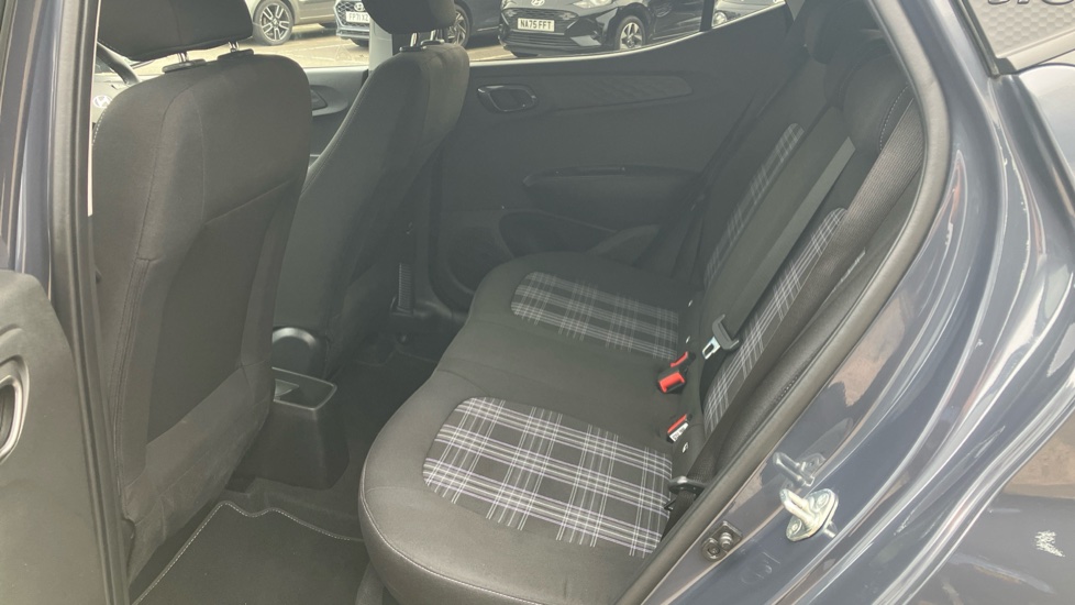 Hyundai i10 1.2 MPi Premium 5dr Auto Petrol Hatchback - Image 16