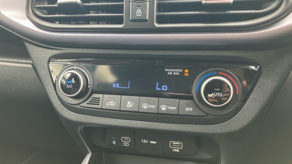 Hyundai i10 1.2 MPi Premium 5dr Auto Petrol Hatchback - Image 38