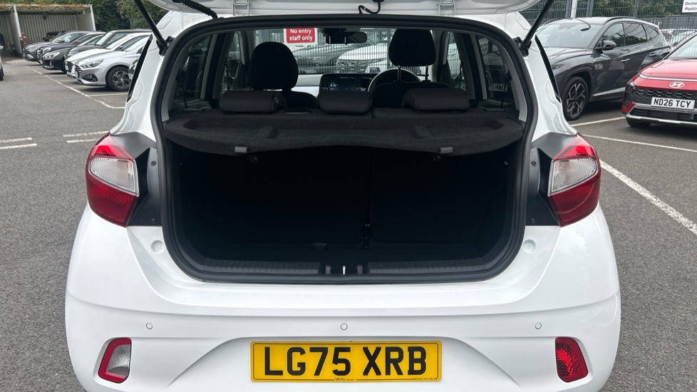 Hyundai i10 1.2 [79] Premium 5dr Auto [Nav] Petrol Hatchback - Image 4