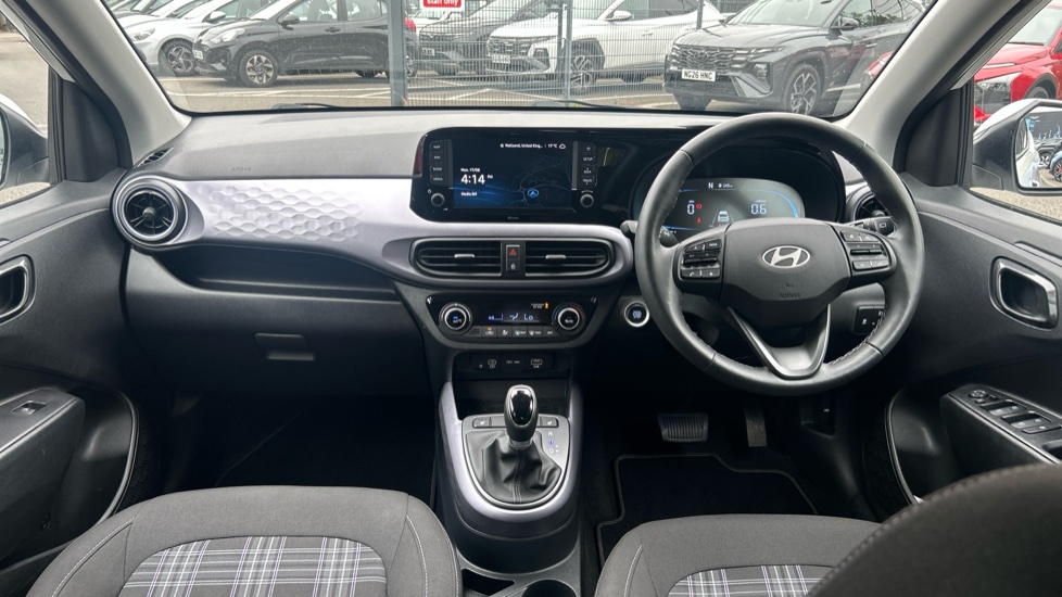 Hyundai i10 1.2 [79] Premium 5dr Auto [Nav] Petrol Hatchback - Image 10