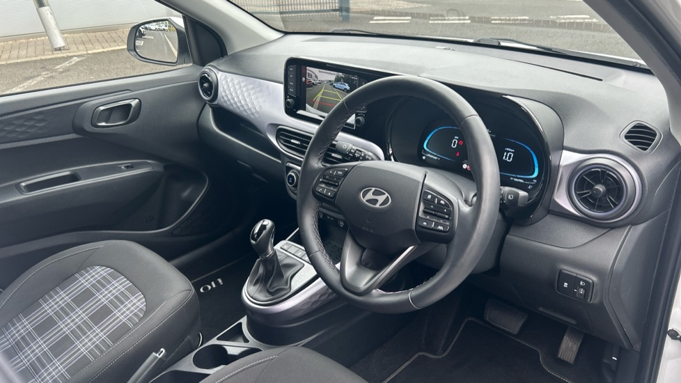 Hyundai i10 1.2 [79] Premium 5dr Auto [Nav] Petrol Hatchback - Image 11