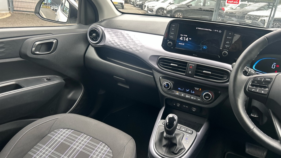 Hyundai i10 1.2 [79] Premium 5dr Auto [Nav] Petrol Hatchback - Image 14
