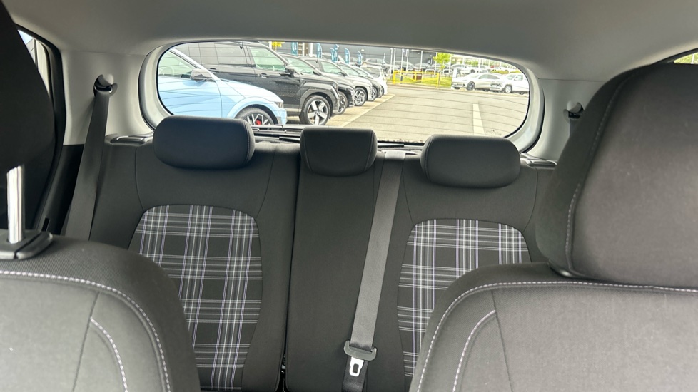 Hyundai i10 1.2 [79] Premium 5dr Auto [Nav] Petrol Hatchback - Image 15