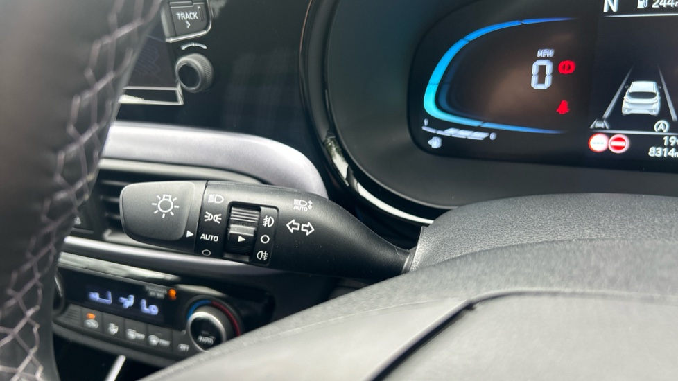 Hyundai i10 1.2 [79] Premium 5dr Auto [Nav] Petrol Hatchback - Image 31