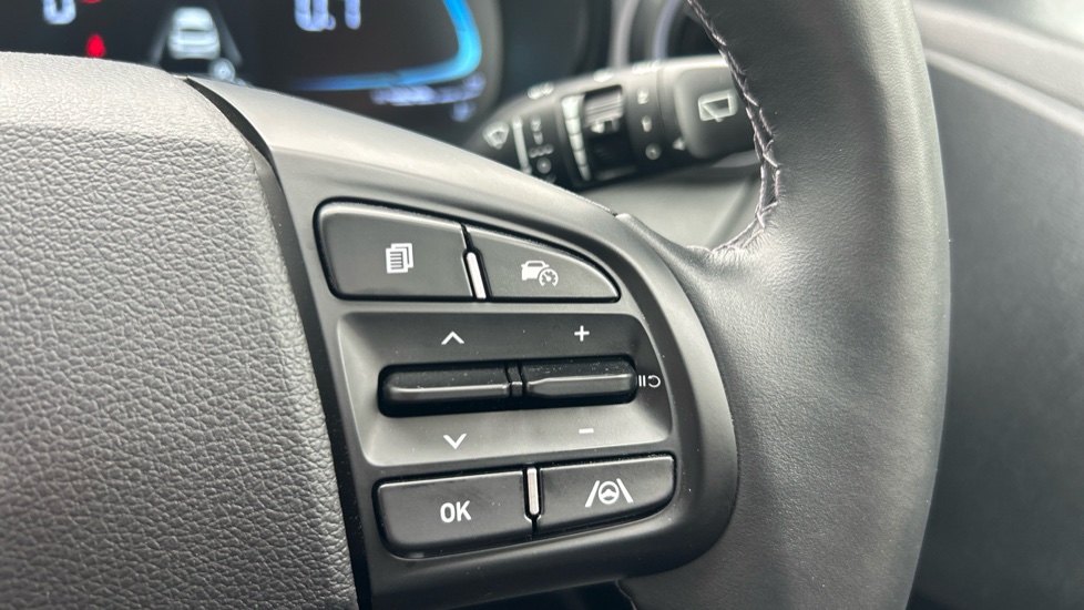 Hyundai i10 1.2 [79] Premium 5dr Auto [Nav] Petrol Hatchback - Image 33