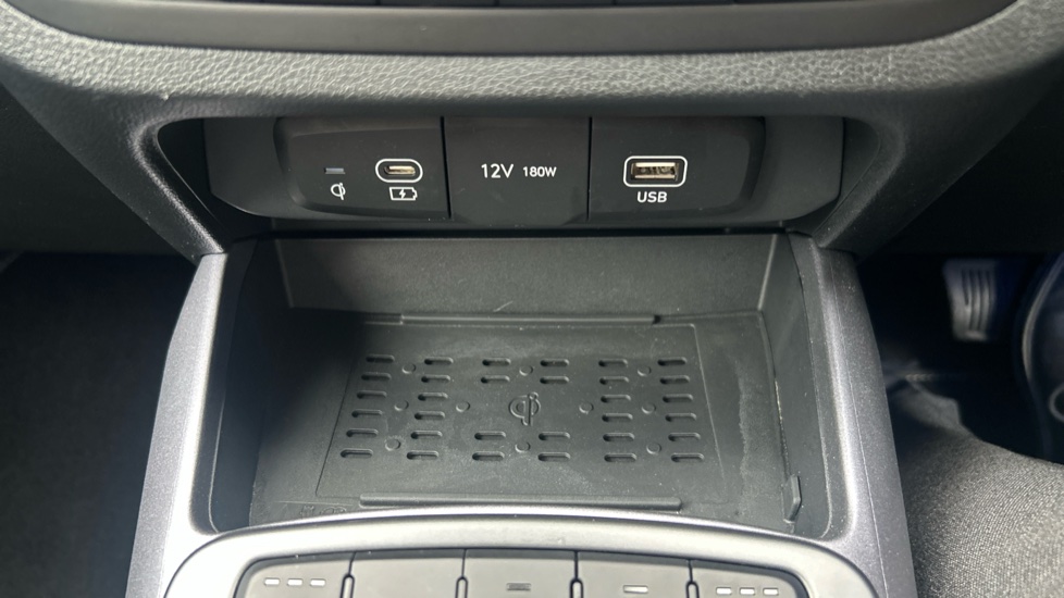Hyundai i10 1.2 [79] Premium 5dr Auto [Nav] Petrol Hatchback - Image 35