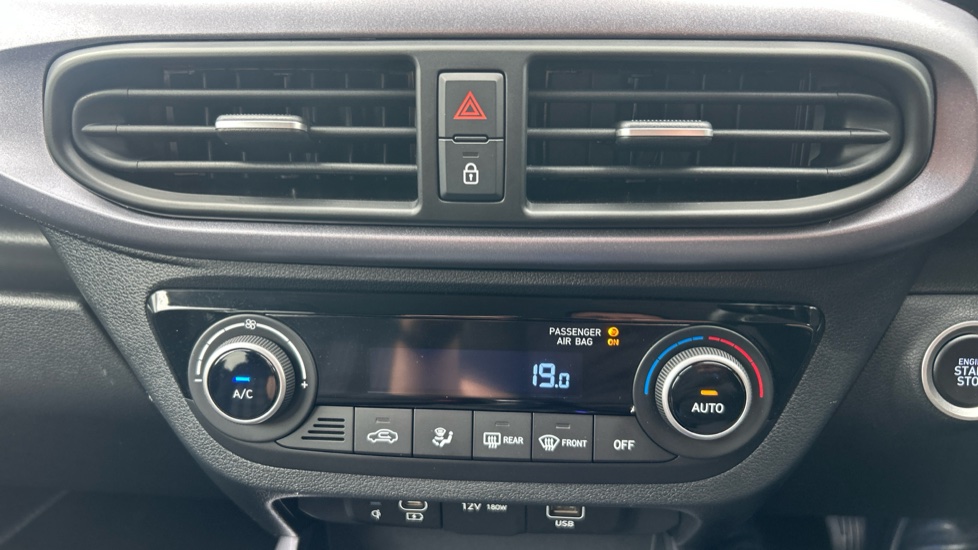 Hyundai i10 1.2 [79] Premium 5dr Auto [Nav] Petrol Hatchback - Image 36