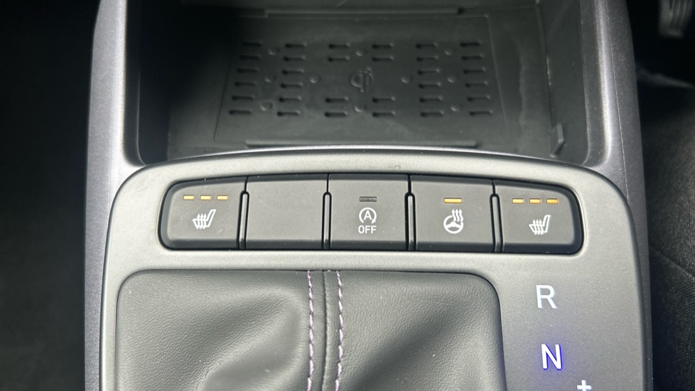 Hyundai i10 1.2 [79] Premium 5dr Auto [Nav] Petrol Hatchback - Image 42