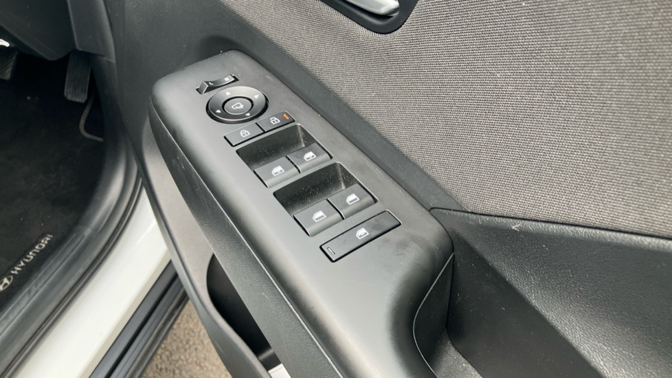 Hyundai KONA 1.0T 100 Advance 5dr Petrol Hatchback - Image 29