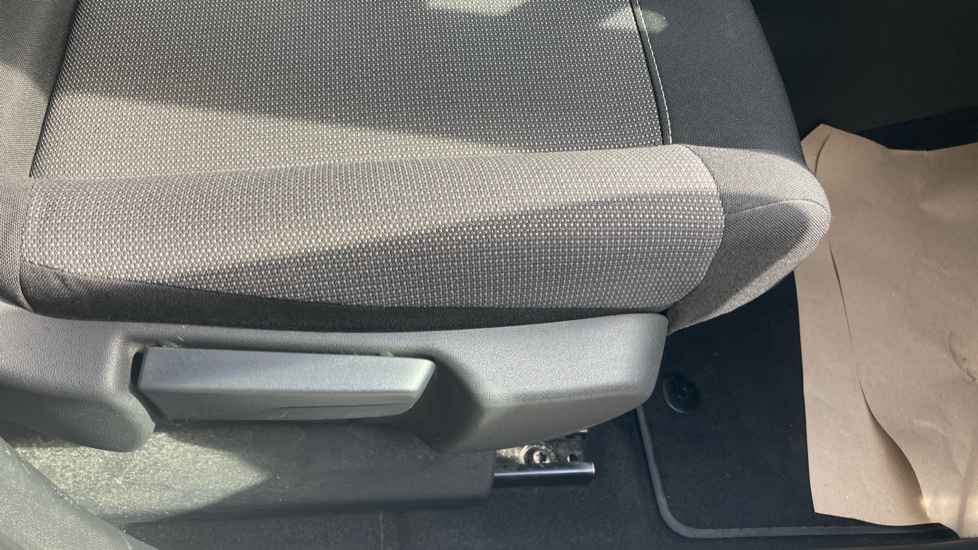 Citroen C3 Aircross 1.2 PureTech 110 C-Series Edition 5dr Petrol Hatchback - Image 24