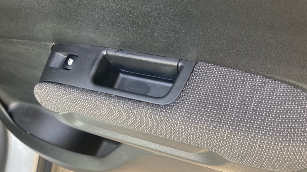 Citroen C3 Aircross 1.2 PureTech 110 C-Series Edition 5dr Petrol Hatchback - Image 33