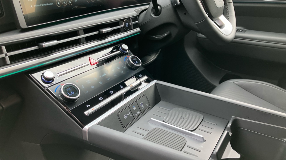 Hyundai SANTA FE 1.6 TGDi 288 PHEV Premium 5dr 4WD Auto Estate - Image 13