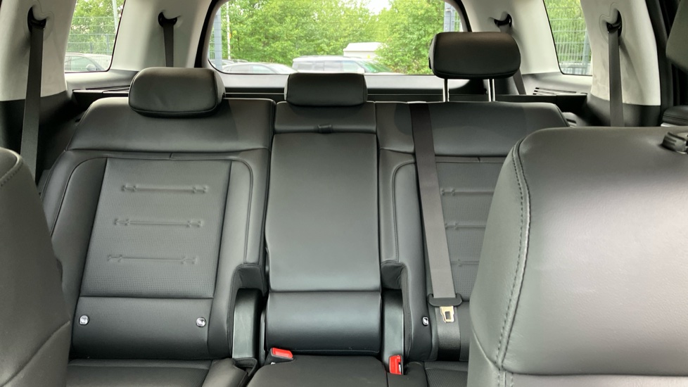 Hyundai SANTA FE 1.6 TGDi 288 PHEV Premium 5dr 4WD Auto Estate - Image 15