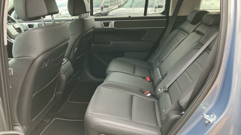Hyundai SANTA FE 1.6 TGDi 288 PHEV Premium 5dr 4WD Auto Estate - Image 16