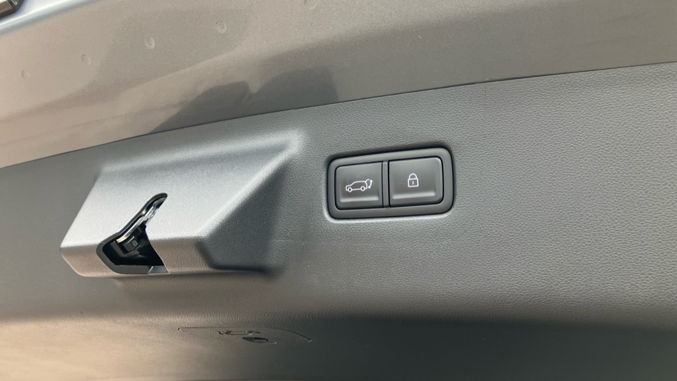 Hyundai SANTA FE 1.6 TGDi 288 PHEV Premium 5dr 4WD Auto Estate - Image 22