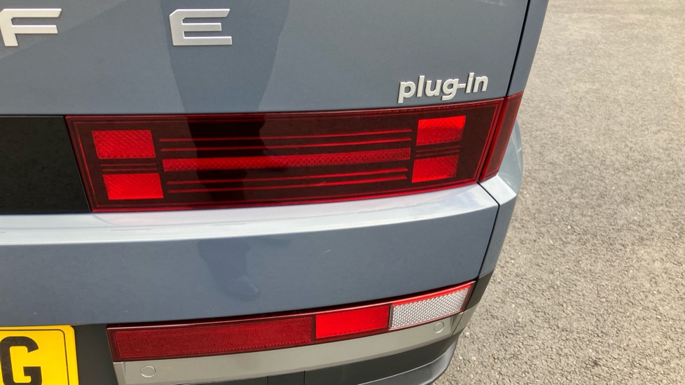 Hyundai SANTA FE 1.6 TGDi 288 PHEV Premium 5dr 4WD Auto Estate - Image 23