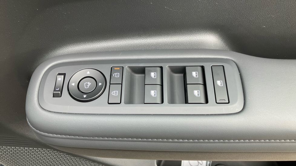 Hyundai SANTA FE 1.6 TGDi 288 PHEV Premium 5dr 4WD Auto Estate - Image 33