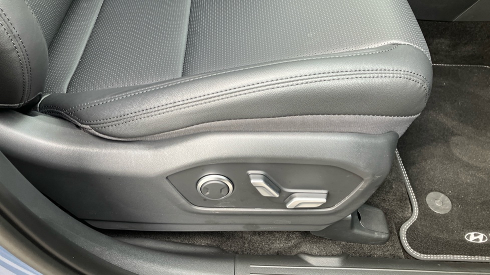Hyundai SANTA FE 1.6 TGDi 288 PHEV Premium 5dr 4WD Auto Estate - Image 35