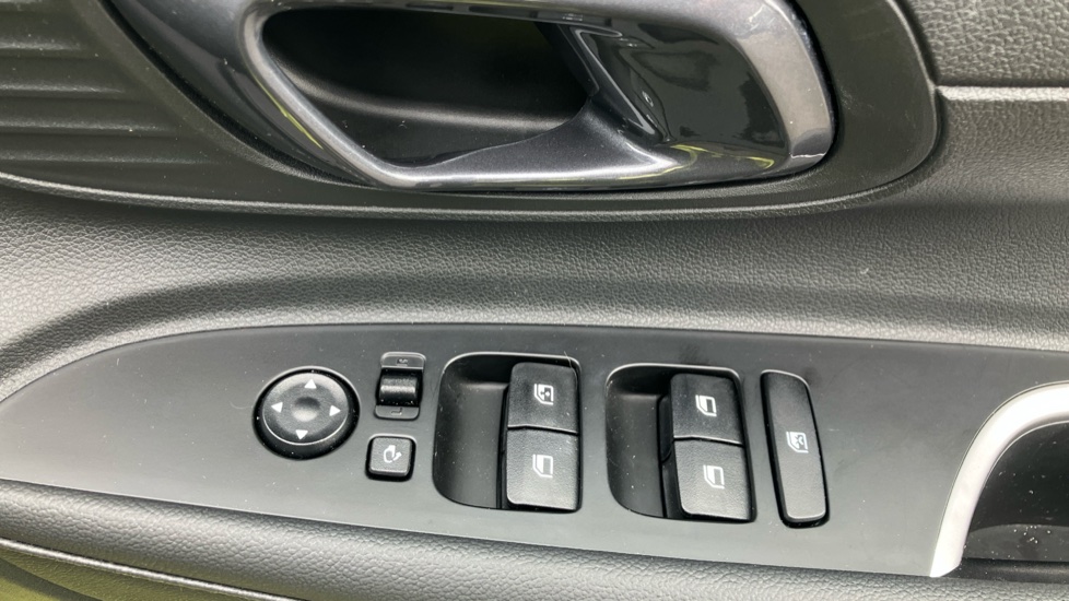 Hyundai i20 1.0T GDi Premium 5dr Petrol Hatchback - Image 29