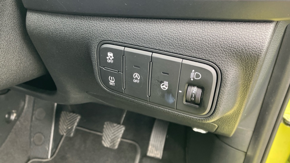 Hyundai i20 1.0T GDi Premium 5dr Petrol Hatchback - Image 30