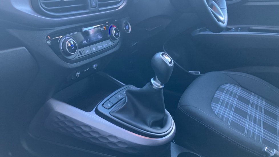 Hyundai i10 1.0 [63] Premium 5dr [Nav] Petrol Hatchback - Image 13
