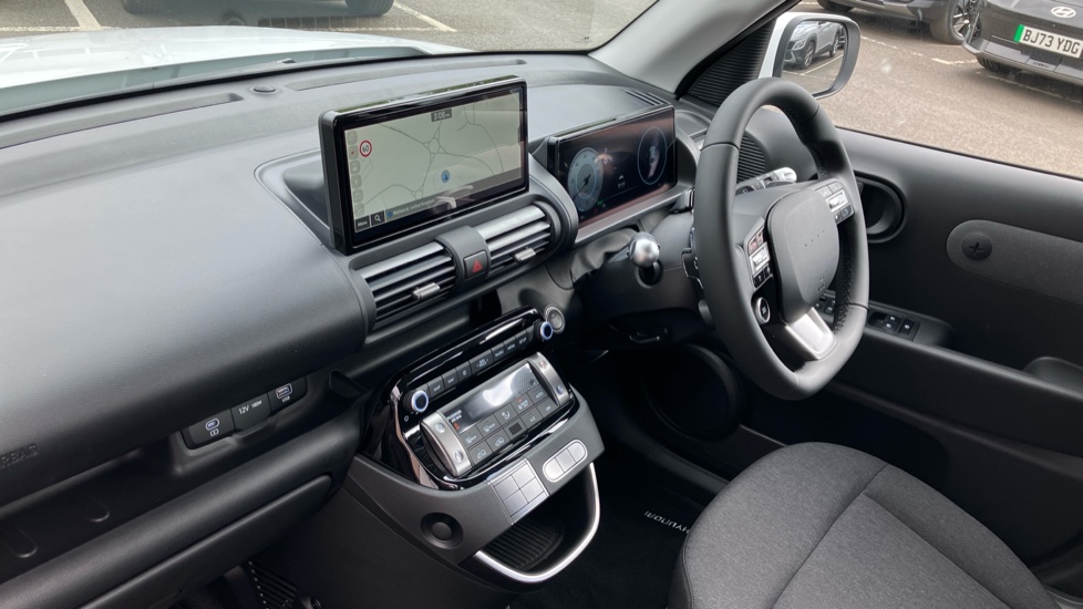 Hyundai INSTER 71kW 01 42kWh 5dr Auto Electric Hatchback - Image 9
