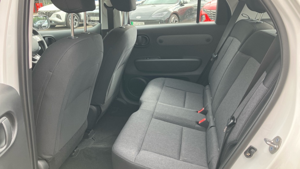 Hyundai INSTER 71kW 01 42kWh 5dr Auto Electric Hatchback - Image 16