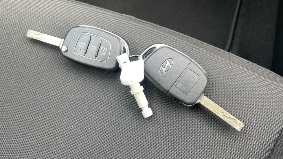 Hyundai i20 1.0T GDi Premium 5dr Petrol Hatchback - Image 20