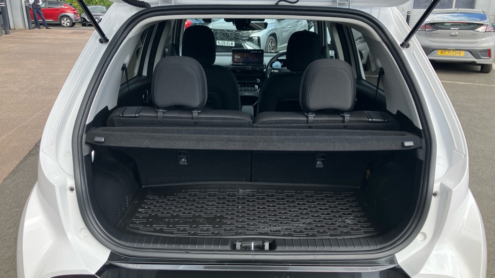 Hyundai INSTER 85kW 02 49kWh 5dr Auto Electric Hatchback - Image 4