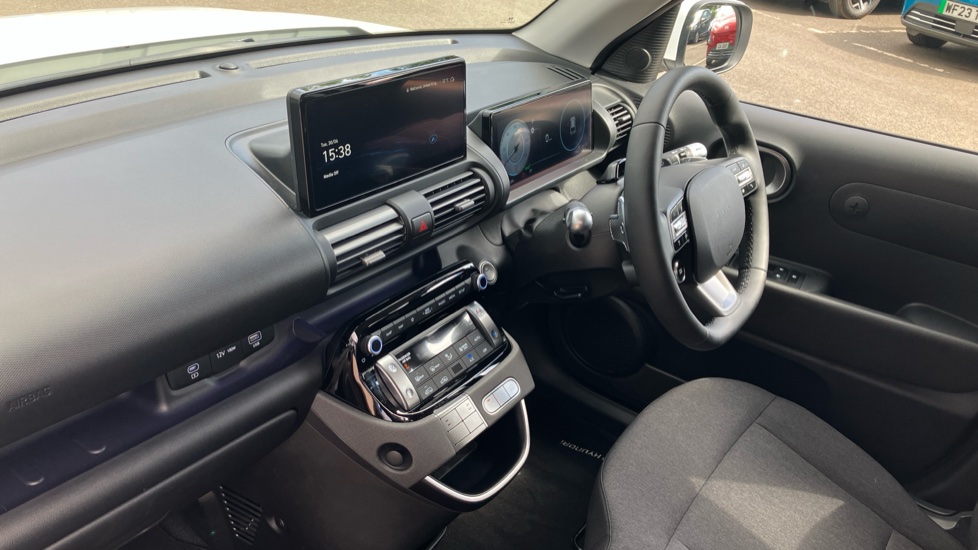Hyundai INSTER 85kW 02 49kWh 5dr Auto Electric Hatchback - Image 9