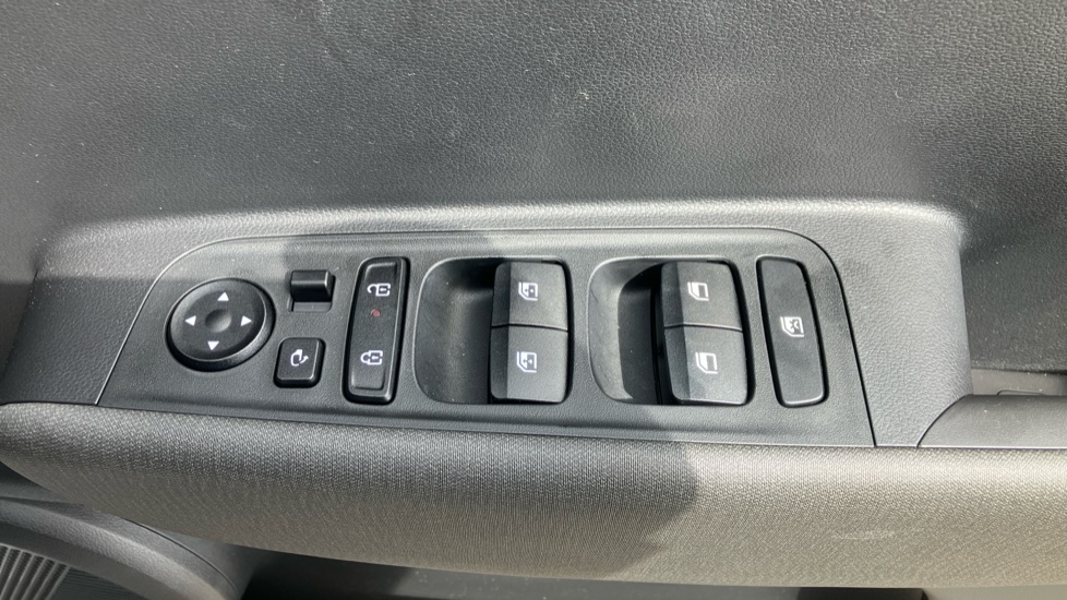 Hyundai INSTER 85kW 02 49kWh 5dr Auto Electric Hatchback - Image 30