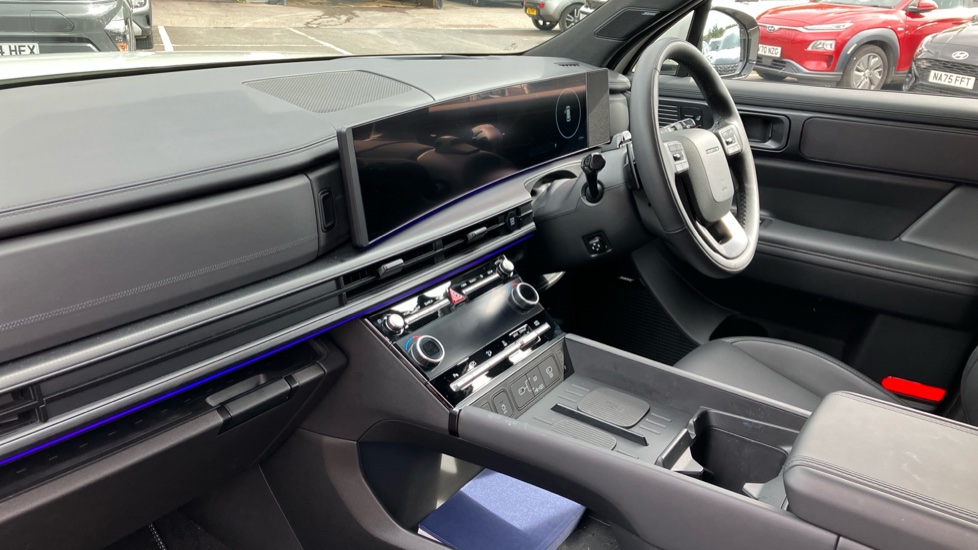 Hyundai SANTA FE 1.6 TGDi 288 PHEV Calligraphy 5dr 4WD Auto Estate - Image 9